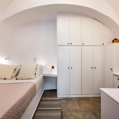 Canaves - Hermes * Karterados (Santorini)