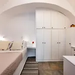 Canaves - Hermes * Karterados (Santorini)
